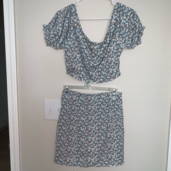 Matching Floral Set - Picture 2 of 2